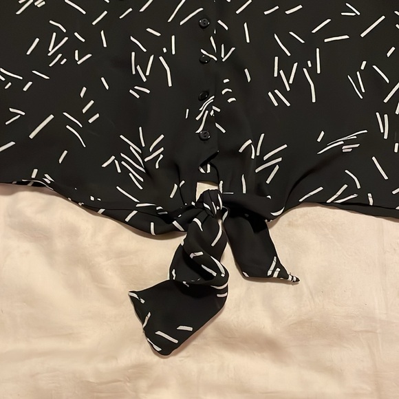 Lush short sleeve tie blouse - Picture 5 of 5